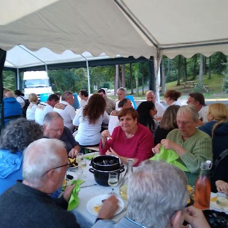 Camping Hurongues Pomeys Exteriér fotografie