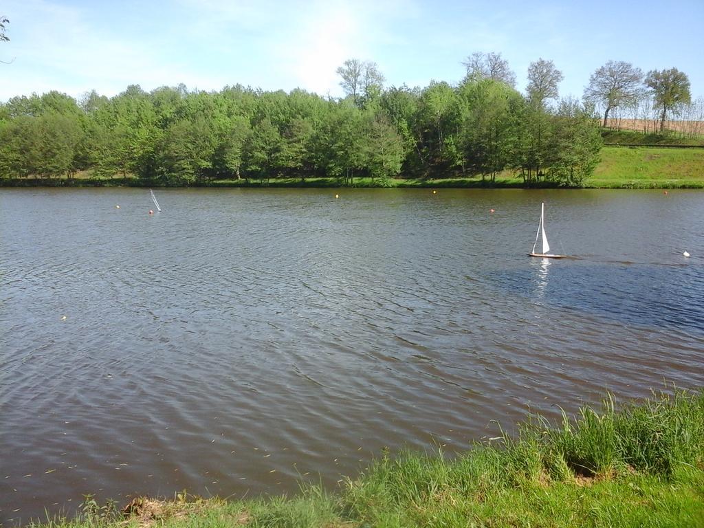 Camping Hurongues Pomeys Exteriér fotografie